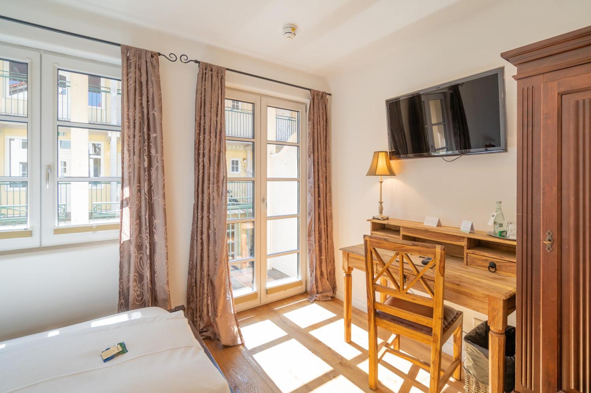 Landhaus Hotel Wolfratshausen Hotel 4*